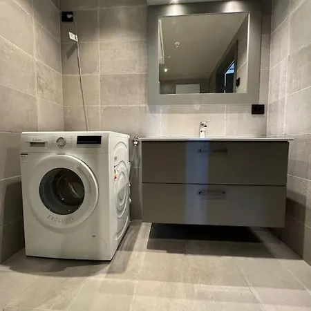 Riddertunets Utsikt Til Mugnetind *